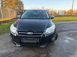 Schwarz Gebraucht 2011 Ford Focus Titanium Kombi | 3.699 € (Guter Preis)