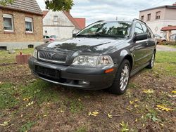 Schwarz Gebraucht 2002 Volvo V40 Kombi | 2.000 €