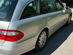 Silber Gebraucht 2004 Mercedes E240 Kombi | 2.200 €