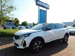 Perlmuttweiß metallic Gebraucht 2023 Peugeot 5008 GT Van / Kleinbus | 35.280 € (Teuer)