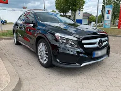 Schwarz Gebraucht 2016 Mercedes GLA250 AMG line SUV | 19.500 € (Fairer Preis)