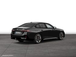 Black sapphire metallic Gebraucht 2025 BMW 540 Comfort Edition Limousine | 74.554 € (Fairer Preis)