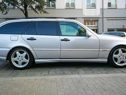Silber Gebraucht 1998 Mercedes C280 AMG Kombi | 6.000 €