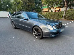 Grau Gebraucht 2006 Mercedes 220 Avantgarde Kombi | 4.800 €