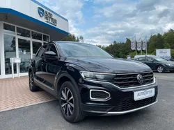 Deep black perleffekt/schwarz Gebraucht 2022 VW T-Roc Style SUV | 24.790 € (Fairer Preis)
