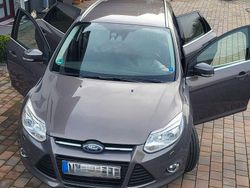 Braun Gebraucht 2012 Ford Focus Titanium Limousine | 6.450 € (Fairer Preis)