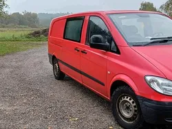 Rot Gebraucht 2006 Mercedes Vito Van / Kleinbus | 5.000 €