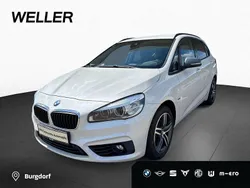 Weiß Gebraucht 2016 BMW 218 Active Tourer Sport Line Van / Kleinbus | 11.890 € (Fairer Preis)