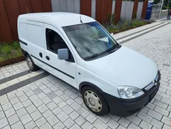 Weiß Gebraucht 2005 Opel Combo Van / Kleinbus | 1.599 € (Guter Preis)