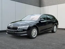 Blackmagic perleffekt/schwarz Gebraucht 2024 Skoda Octavia Selection Kombi | 31.630 € (Guter Preis)