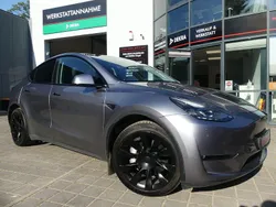 Grau Gebraucht 2024 Tesla Model Y Long Range AWD SUV | 41.800 € (Fairer Preis)