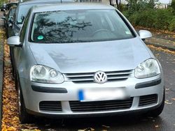 Silber Gebraucht 2005 VW Golf V Kleinwagen | 1.650 € (Etwas zu teuer)