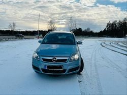 Grau Gebraucht 2006 Opel Zafira Van / Kleinbus | 2.600 € (Etwas zu teuer)