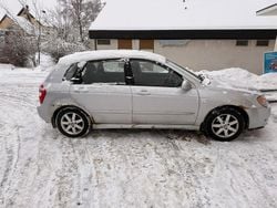 Silber Gebraucht 2006 Kia Cerato Limousine | 400 €