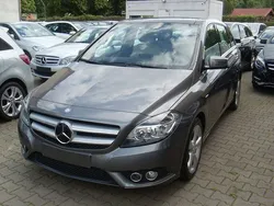 Grau Gebraucht 2012 Mercedes B200 Van / Kleinbus | 12.990 € (Fairer Preis)