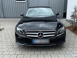 Schwarz Gebraucht 2016 Mercedes E220 Limousine | 19.000 € (Etwas zu teuer)