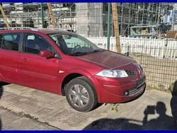 Rot Gebraucht 2008 Renault Mégane II Limousine | 2.450 € (Etwas zu teuer)