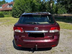 Rot Gebraucht 2013 Toyota Avensis Life Kombi | 12.000 € (Teuer)