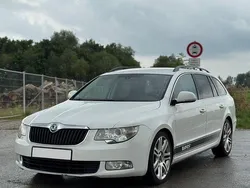 Weiß Gebraucht 2010 Skoda Superb Kombi | 4.500 € (Fairer Preis)