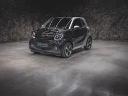 Schwarz Gebraucht 2024 Smart ForTwo Electric Drive Exclusive Coupé | 16.222 € (Fairer Preis)
