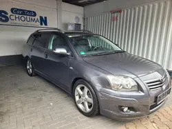 Grau Gebraucht 2006 Toyota Avensis Kombi | 3.950 € (Etwas zu teuer)