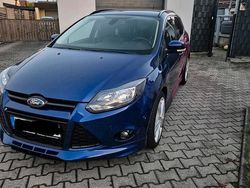 Blau Gebraucht 2014 Ford Focus Sport Kombi | 5.000 €