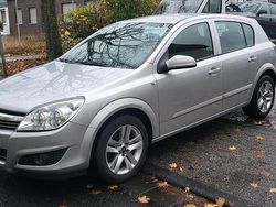 Silber Gebraucht 2009 Opel Astra Limousine | 2.490 € (Fairer Preis)