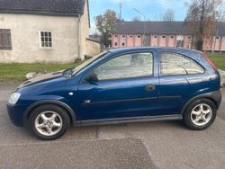 Blau Gebraucht 2003 Opel Corsa Kleinwagen | 950 € (Fairer Preis)