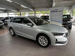 Brilliantsilber Gebraucht 2024 Skoda Octavia Selection Kombi | 30.300 € (Superpreis)