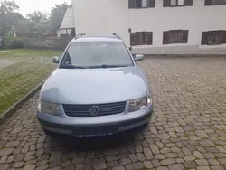 Blau Gebraucht 1999 VW Passat Kombi | 550 €