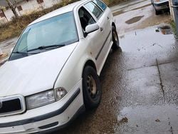 Weiß Gebraucht 2001 Skoda Octavia Kombi | 619 € (Guter Preis)