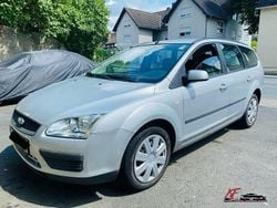 Silber Gebraucht 2007 Ford Focus Kombi | 999 €
