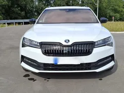 Weiß Gebraucht 2020 Skoda Superb SportLine Kombi | 29.999 € (Fairer Preis)