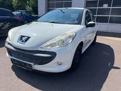 Weiß Gebraucht 2011 Peugeot 206+ Basis Kleinwagen | 1.990 € (Etwas zu teuer)