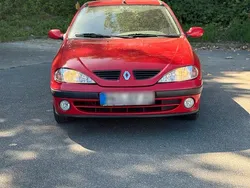 Rot Gebraucht 2002 Renault Mégane II Limousine | 1.100 € (Fairer Preis)