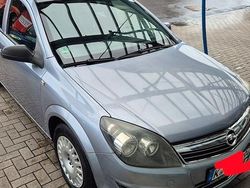 Grau Gebraucht 2009 Opel Astra Innovation Limousine | 2.750 € (Fairer Preis)