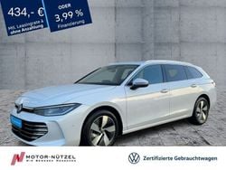 Oryxweiß perlmutteffekt Gebraucht 2024 VW Passat Elegance Kombi | 38.350 € (Fairer Preis)