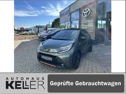 Cardamon green metallic/dach n Gebraucht 2022 Toyota Aygo Limited Kleinwagen | 16.990 € (Fairer Preis)