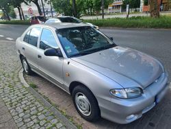 Silber Gebraucht 2000 Hyundai Accent Limousine | 850 €