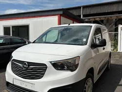 Weiß Gebraucht 2018 Opel Combo Edition Van / Kleinbus | 5.950 € (Teuer)