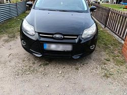 Schwarz Gebraucht 2011 Ford Focus Kombi | 5.700 € (Teuer)