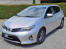 Silber Gebraucht 2015 Toyota Auris Limousine | 12.800 € (Fairer Preis)