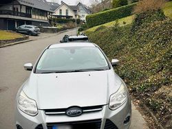 Grau Gebraucht 2011 Ford Focus Titanium Kombi | 5.200 € (Fairer Preis)