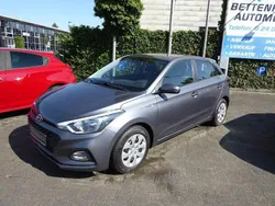 Grau Gebraucht 2020 Hyundai i20 Limousine | 13.990 € (Fairer Preis)
