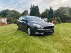 Grau Gebraucht 2014 Ford Focus Kombi | 6.890 €