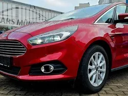 Rubyrot (metallic) Gebraucht 2018 Ford S-MAX Titanium Van / Kleinbus | 16.999 € (Fairer Preis)