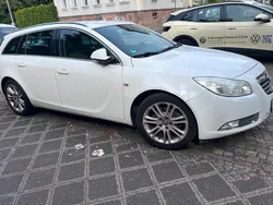 Weiß Gebraucht 2010 Opel Insignia Kombi | 3.000 € (Guter Preis)