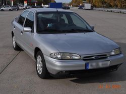 Silber Gebraucht 1993 Ford Mondeo Ghia Limousine | 3.999 €