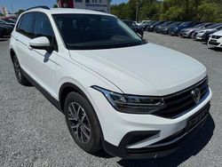 Weiß Gebraucht 2023 VW Tiguan Life SUV | 30.889 € (Fairer Preis)