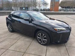 Schwarz Gebraucht 2019 Lexus UX 250h Sport Line SUV | 27.999 € (Teuer)